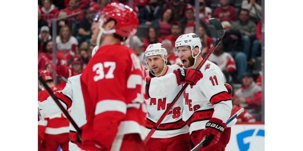 Hráči Caroliny Hurricanes vykazují negativní problémy s myšlením Hráči Caroliny Hurricanes vykazují negativní problémy s myšlením